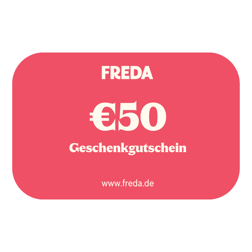Geschenkgutschein im Wert von 50 Euro auf rotem Hintergrund mit der Aufschrift "FREDA" und "www.freda.de" darunter.