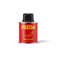 Rote Dose mit schwarzem Deckel, Aufschrift "FREDA Chili Olivenöl extra vergine" und einer Chili-Grafik.