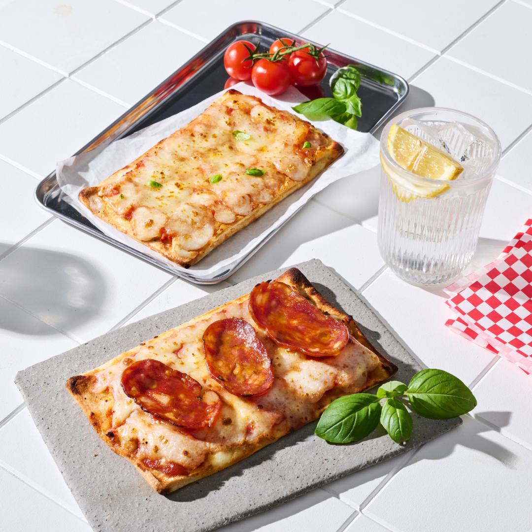 Freda Pizza Margherita und Pizza Salami als Kinopizza im Snackformat bei CinemaxX