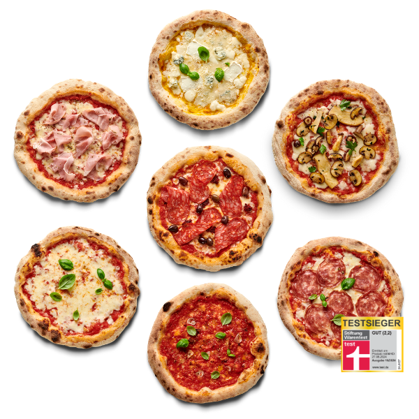 Sieben Pizzen mit verschiedenen Belägen auf schwarzem Hintergrund, unten rechts ein Testsieger-Label.