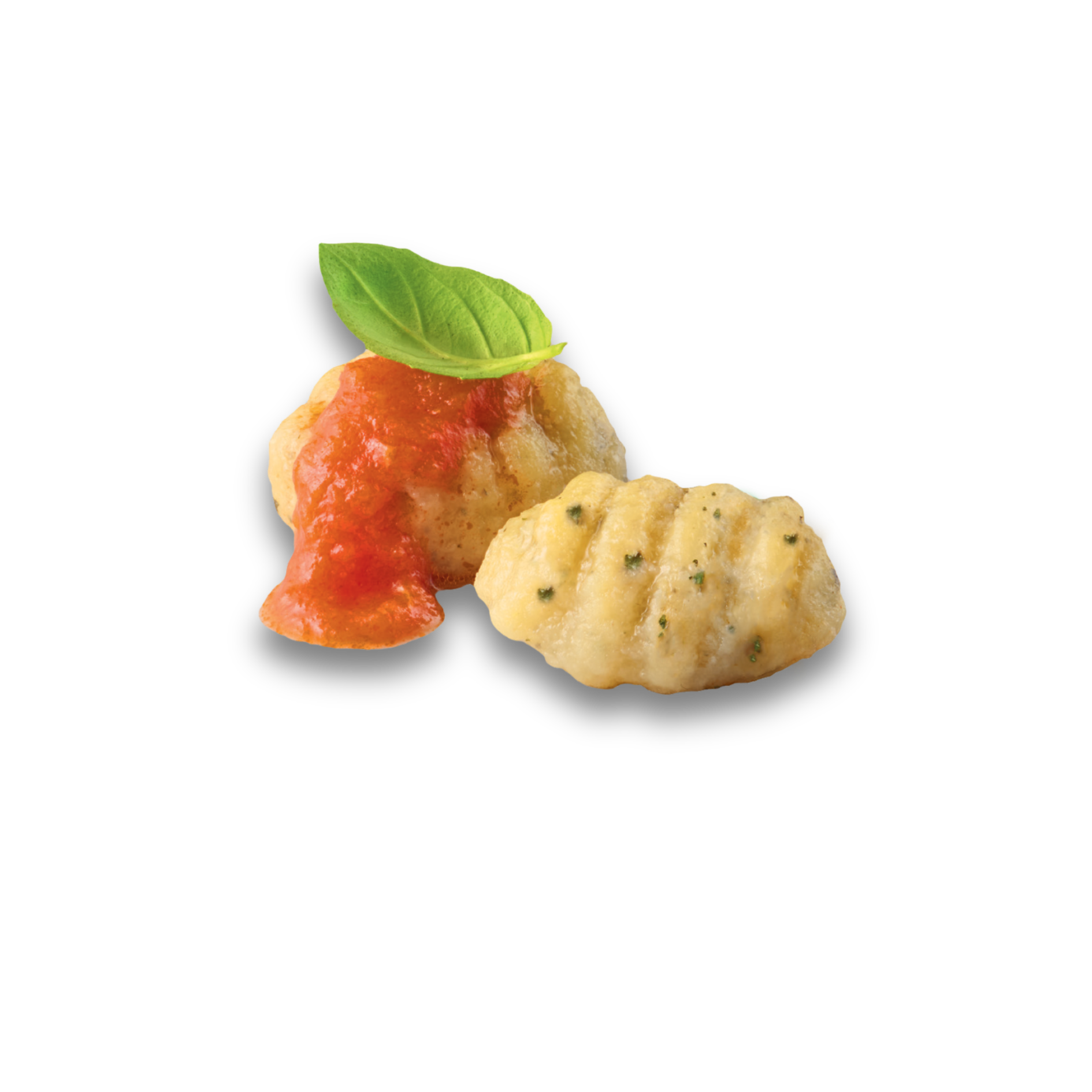 Zwei Gnocchi, eines mit Tomatensauce und Basilikumblättern garniert, auf schwarzem Hintergrund.