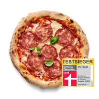 Pizza Salami mit Basilikumblättern, ausgezeichnet als Testsieger von Stiftung Warentest mit Bewertung gut (2,2).