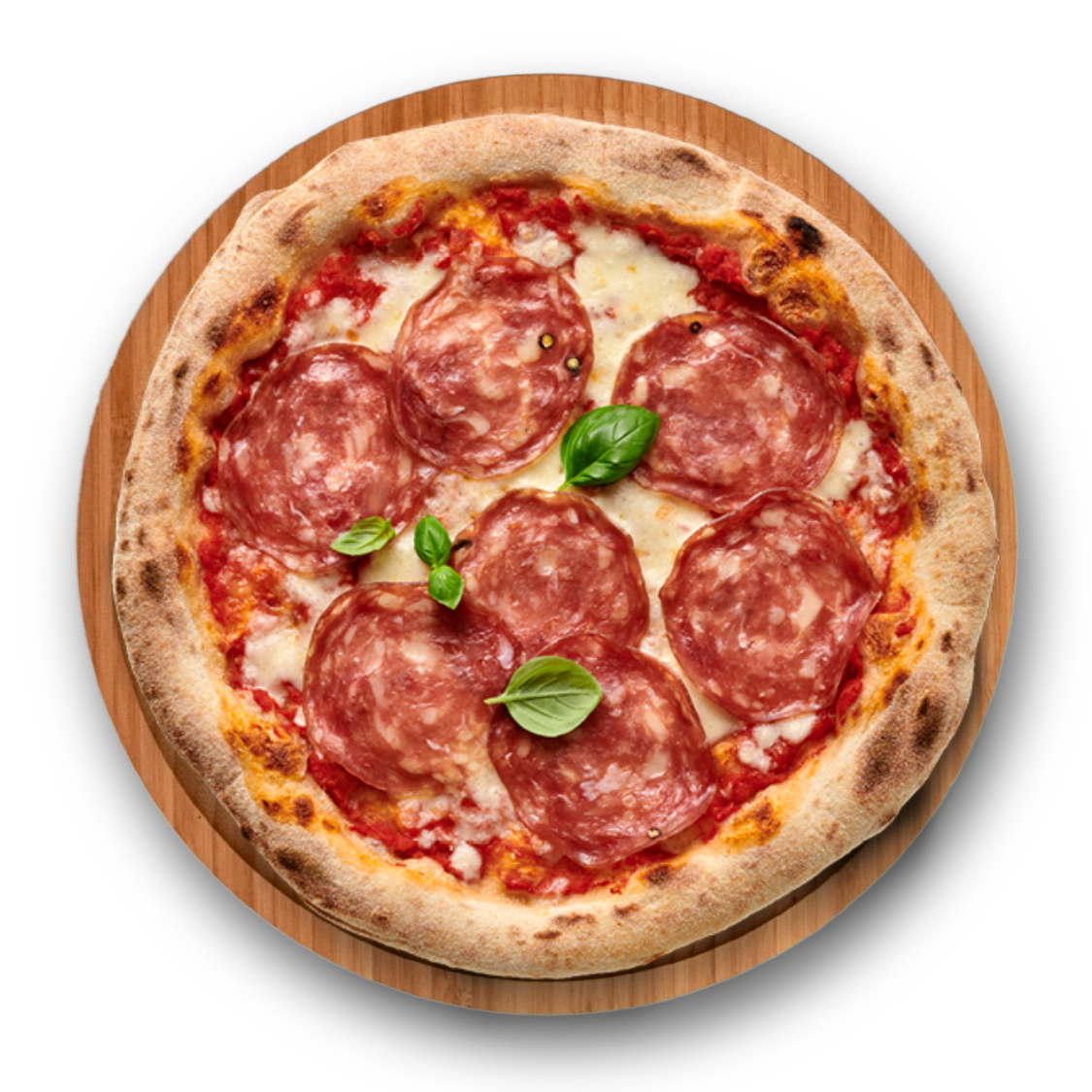 Pizza mit Salami und Basilikum auf Holzbrett, schwarz hinterlegt.