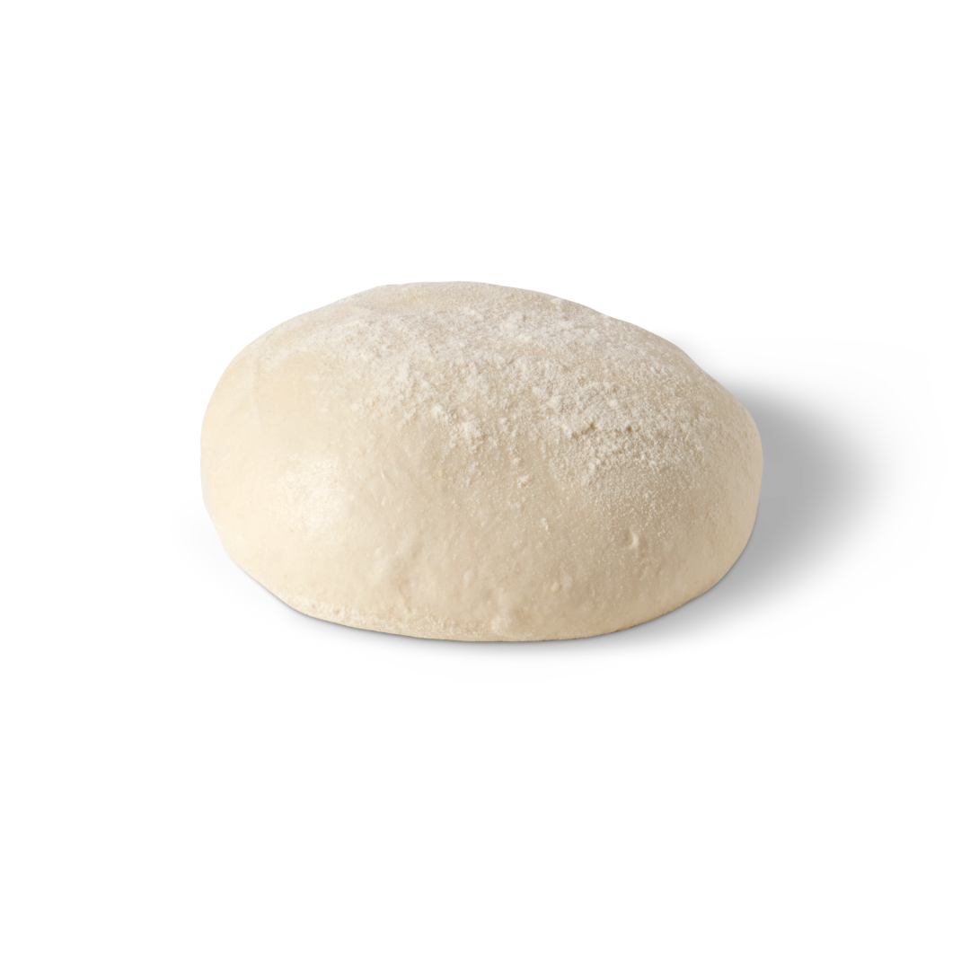 Ein runder, hellbrauner Teigball liegt auf schwarzem Hintergrund.