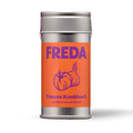Silberne Gewürzdose mit orangem Etikett, lila Schriftzug "FREDA" und einer Zeichnung von Tomaten und Knoblauch.