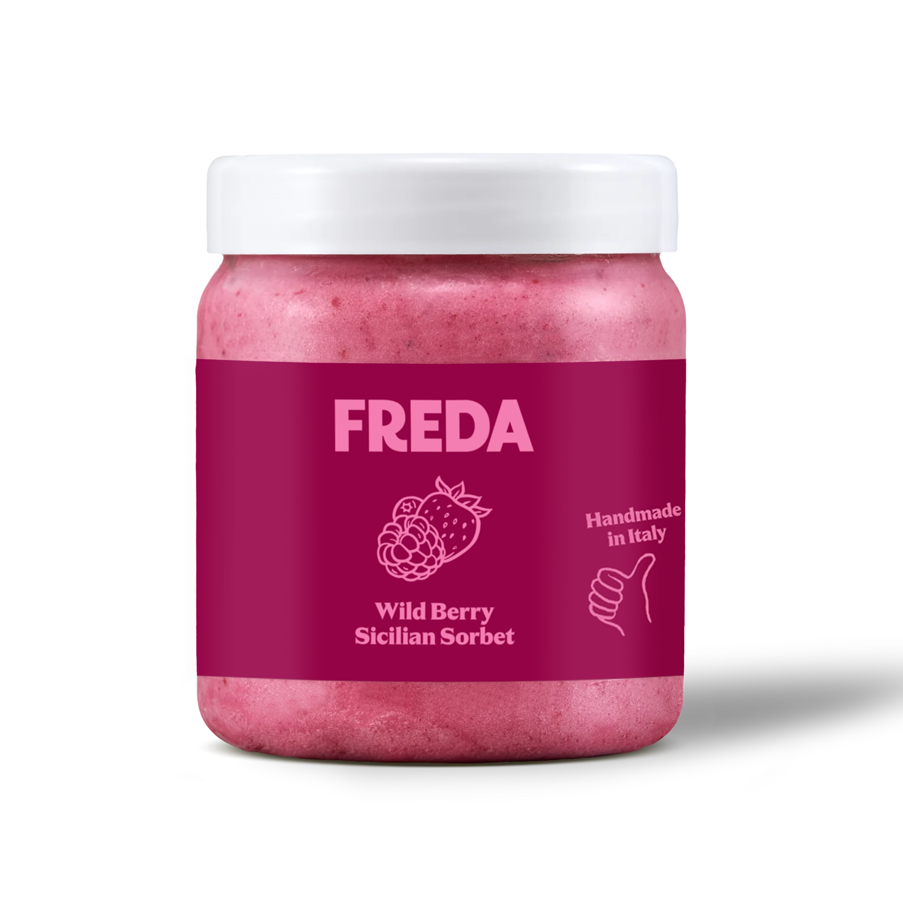 Ein Glas mit rosa Sorbet, etikettiert als "Freda Wild Berry Sicilian Sorbet", handgemacht in Italien.
