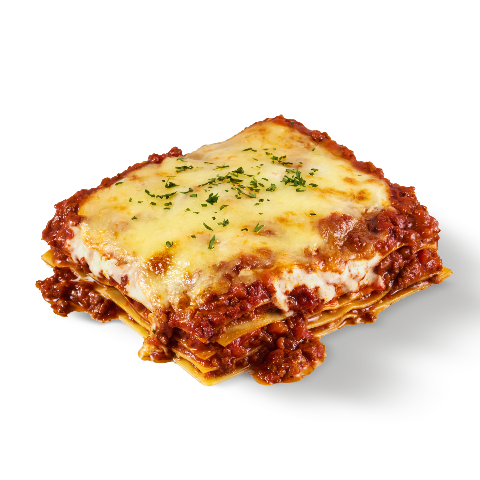 Ein Stück Lasagne mit geschmolzenem Käse und gehackten Kräutern auf einem Teller.