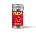 Silberne Gewürzdose mit rotem Etikett, auf dem "FREDA Paprika Chili mediterranean blend" und eine Paprika-Abbildung zu sehen sind.