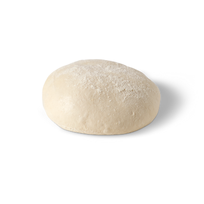 Ein runder, hellbrauner Teigball liegt auf schwarzem Hintergrund.