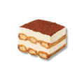 Ein Stück Tiramisu mit zwei Schichten von Biskuit und weißer Creme, bestäubt mit Kakaopulver.